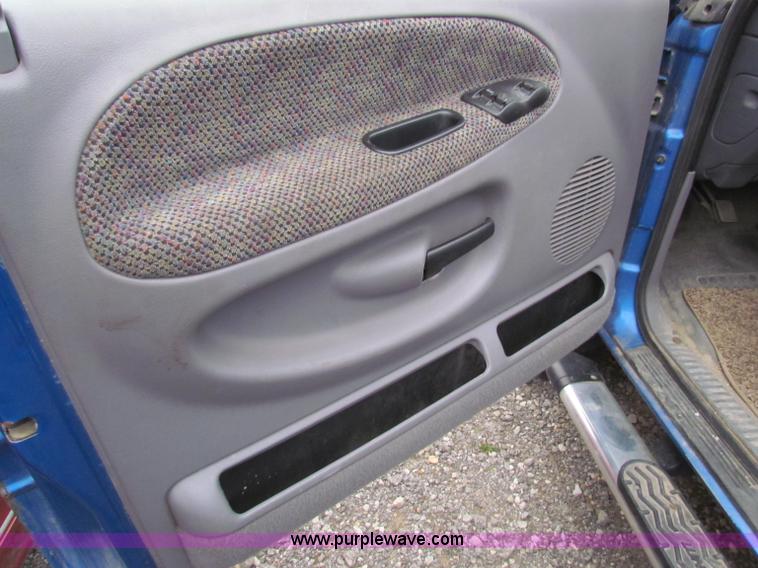 image for item E8270 2001 Dodge Ram 1500 Quad Cab pickup truck