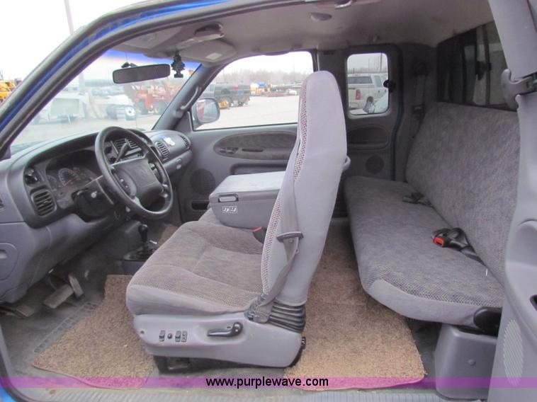 image for item E8270 2001 Dodge Ram 1500 Quad Cab pickup truck