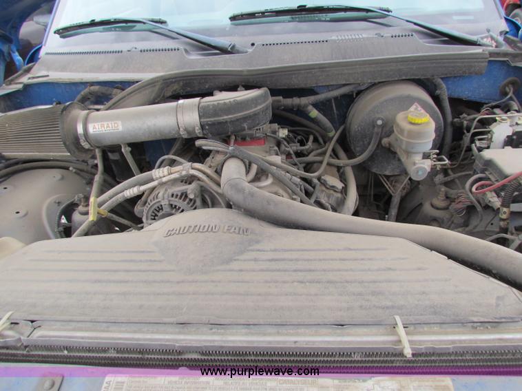 image for item E8270 2001 Dodge Ram 1500 Quad Cab pickup truck