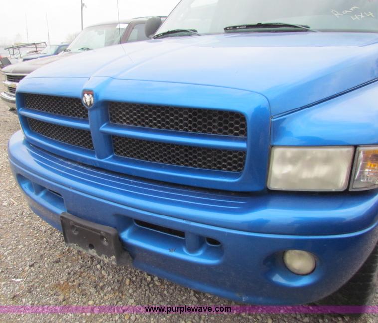 image for item E8270 2001 Dodge Ram 1500 Quad Cab pickup truck
