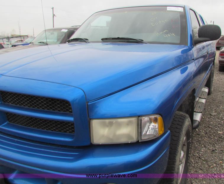 image for item E8270 2001 Dodge Ram 1500 Quad Cab pickup truck