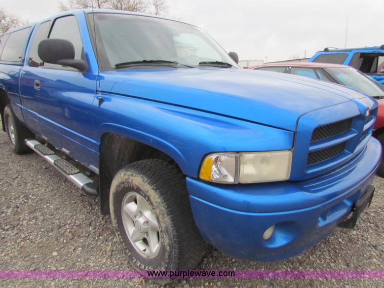 image for item E8270 2001 Dodge Ram 1500 Quad Cab pickup truck
