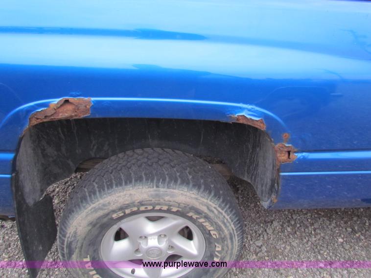 image for item E8270 2001 Dodge Ram 1500 Quad Cab pickup truck