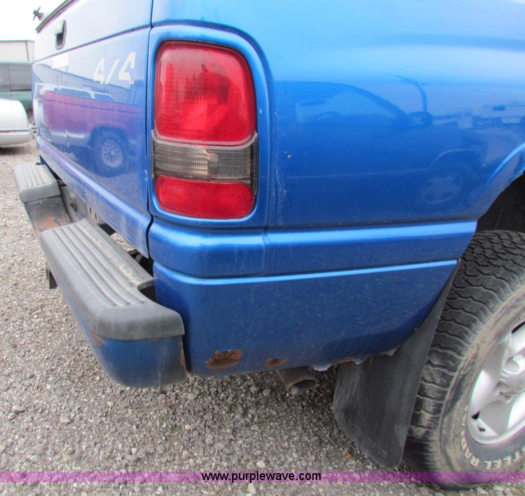 image for item E8270 2001 Dodge Ram 1500 Quad Cab pickup truck