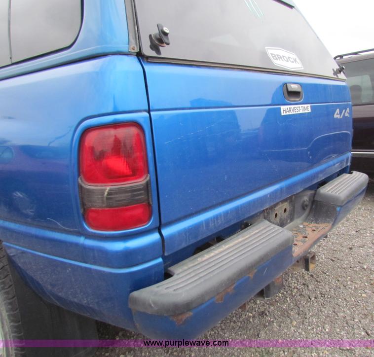 image for item E8270 2001 Dodge Ram 1500 Quad Cab pickup truck