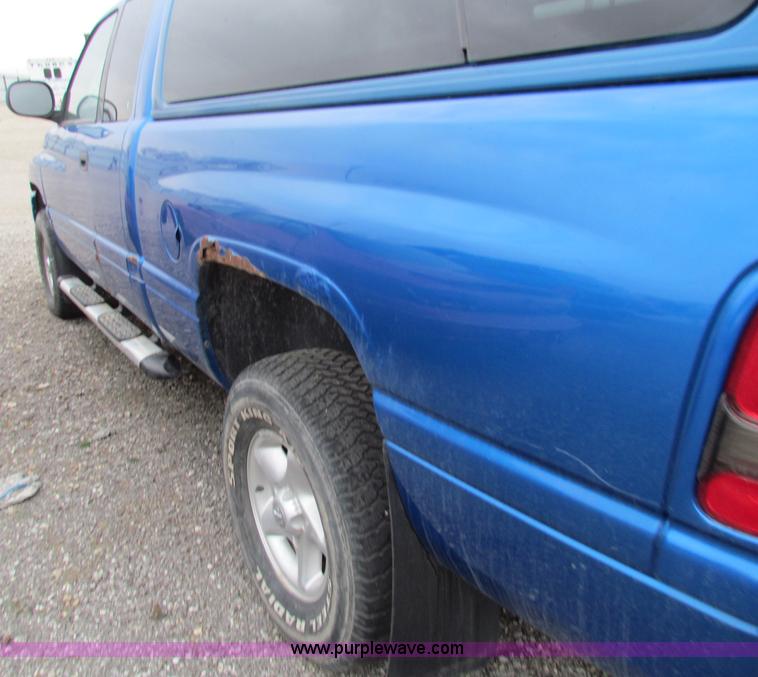 image for item E8270 2001 Dodge Ram 1500 Quad Cab pickup truck