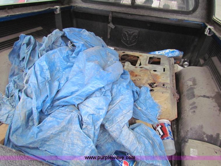 image for item E8270 2001 Dodge Ram 1500 Quad Cab pickup truck