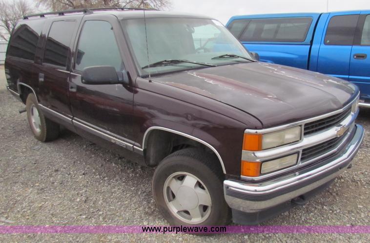 image for item E8271 1996 Chevrolet Suburban K1500 SUV
