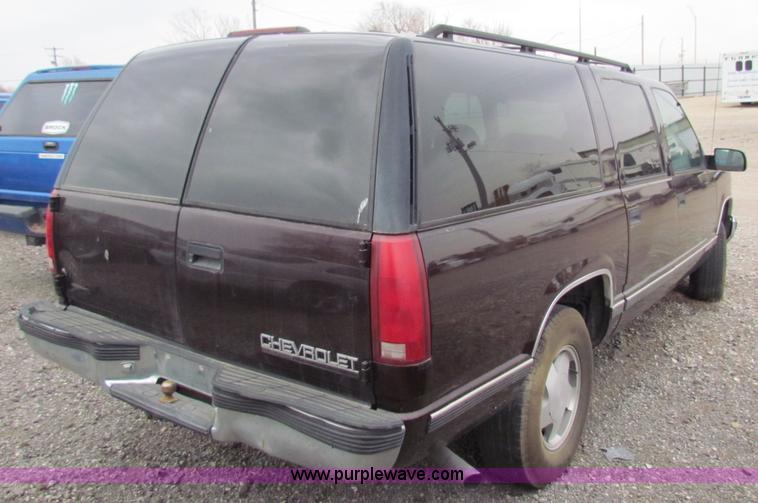 image for item E8271 1996 Chevrolet Suburban K1500 SUV