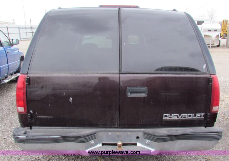 image for item E8271 1996 Chevrolet Suburban K1500 SUV