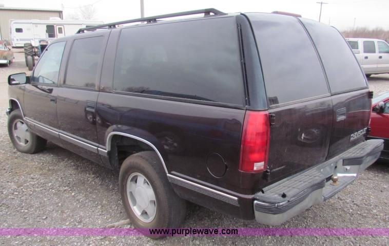 image for item E8271 1996 Chevrolet Suburban K1500 SUV