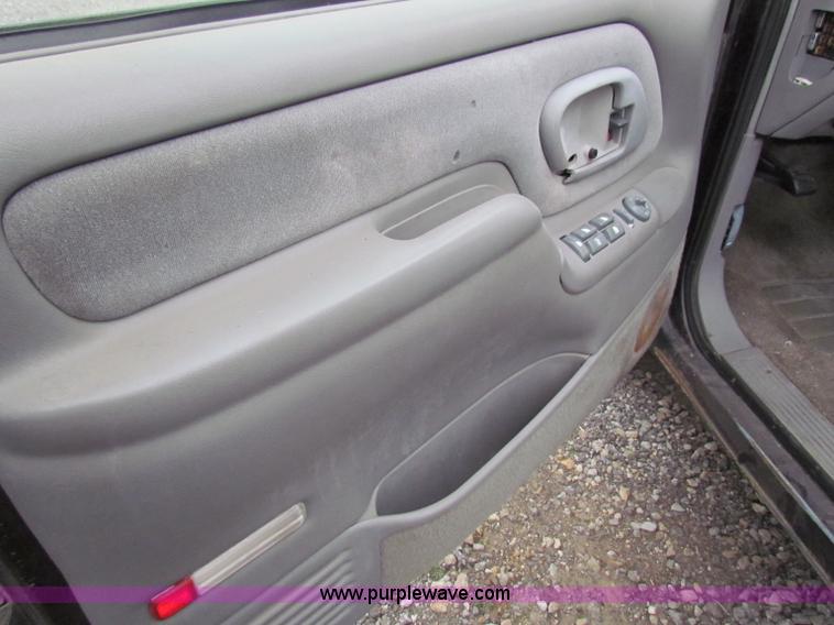 image for item E8271 1996 Chevrolet Suburban K1500 SUV