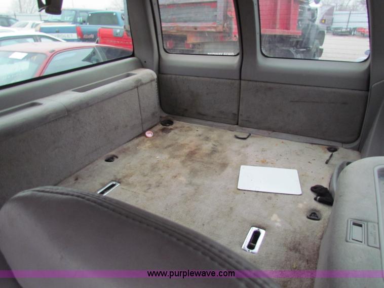 image for item E8271 1996 Chevrolet Suburban K1500 SUV