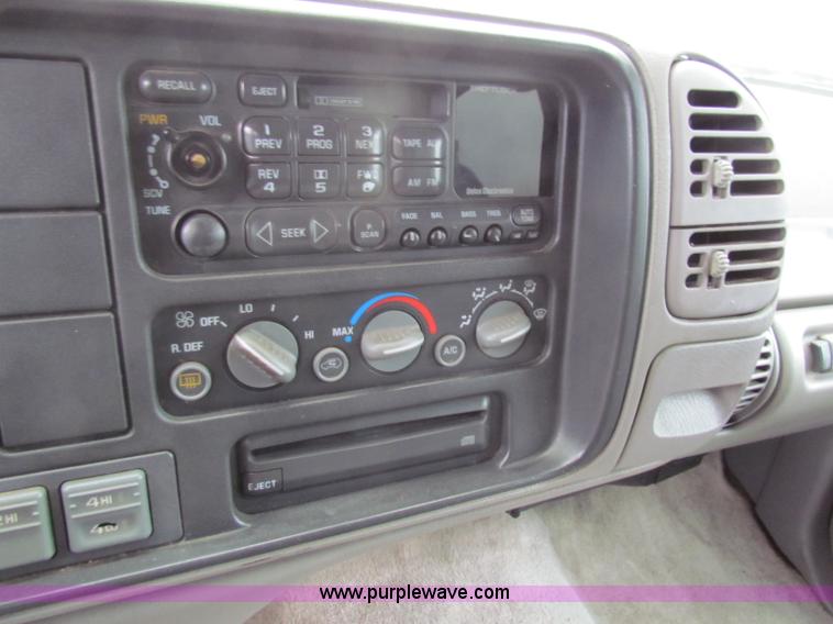 image for item E8271 1996 Chevrolet Suburban K1500 SUV