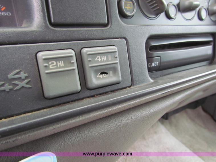 image for item E8271 1996 Chevrolet Suburban K1500 SUV