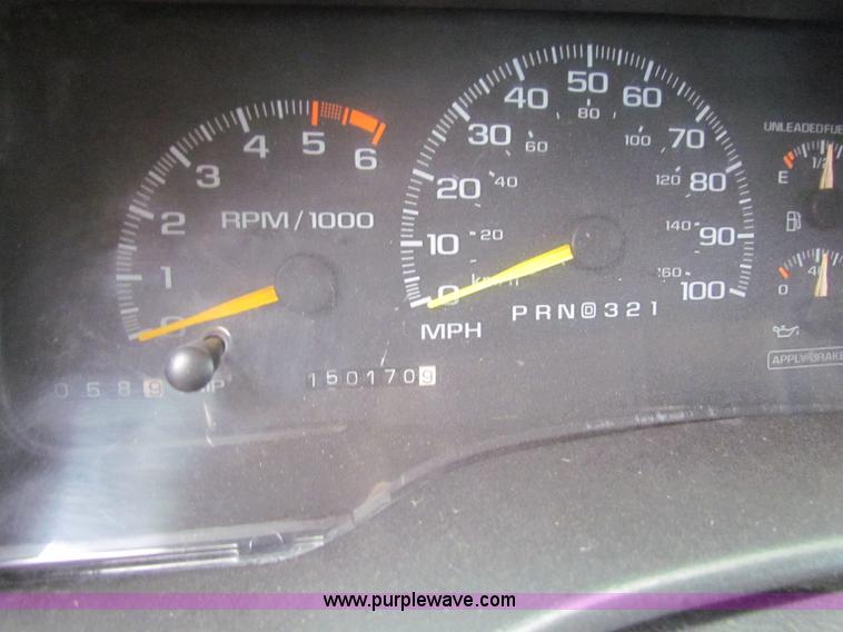 image for item E8271 1996 Chevrolet Suburban K1500 SUV