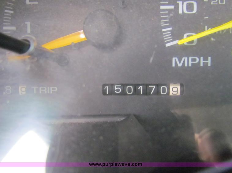 image for item E8271 1996 Chevrolet Suburban K1500 SUV