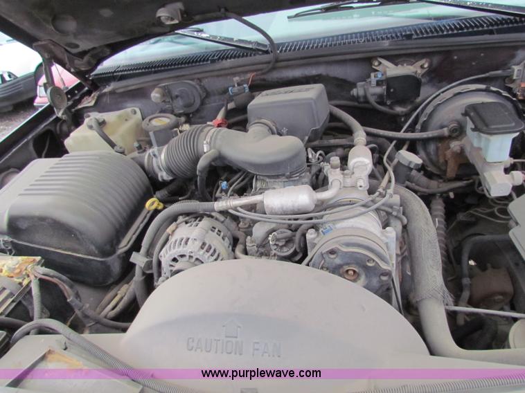 image for item E8271 1996 Chevrolet Suburban K1500 SUV