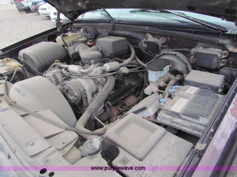 image for item E8271 1996 Chevrolet Suburban K1500 SUV