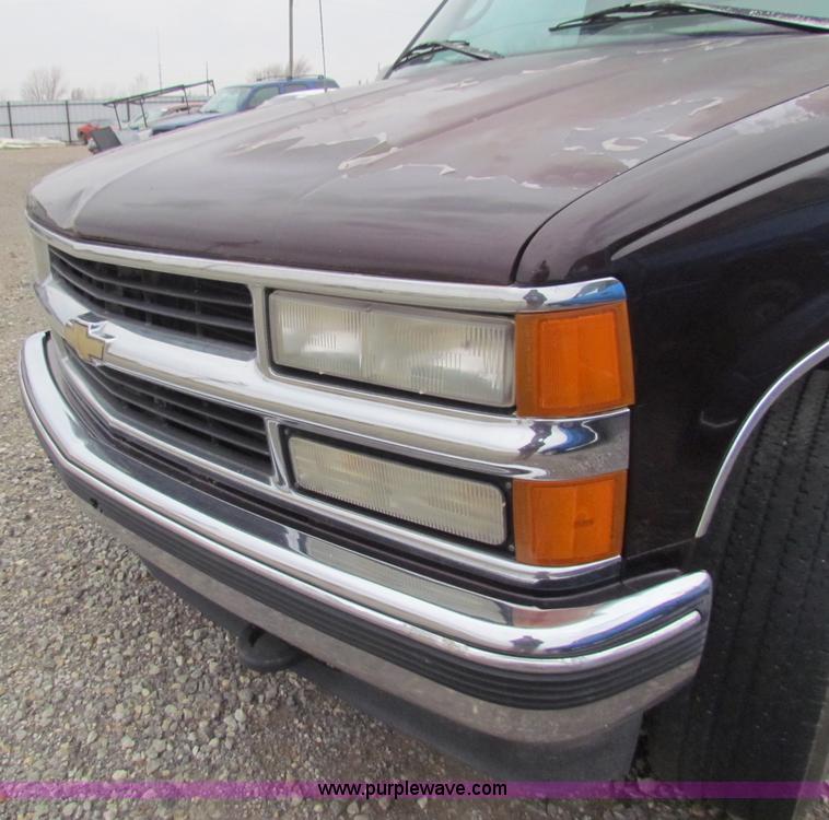 image for item E8271 1996 Chevrolet Suburban K1500 SUV
