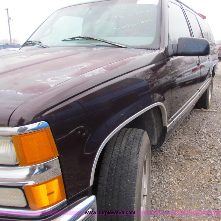 image for item E8271 1996 Chevrolet Suburban K1500 SUV