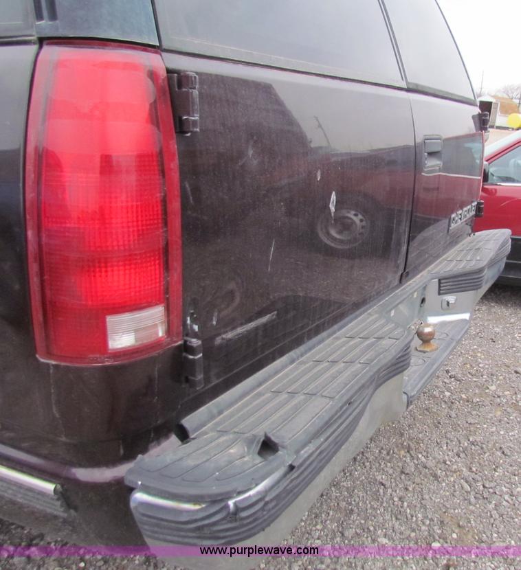 image for item E8271 1996 Chevrolet Suburban K1500 SUV