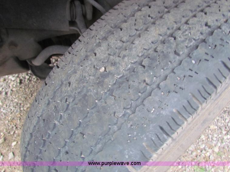 image for item E8271 1996 Chevrolet Suburban K1500 SUV