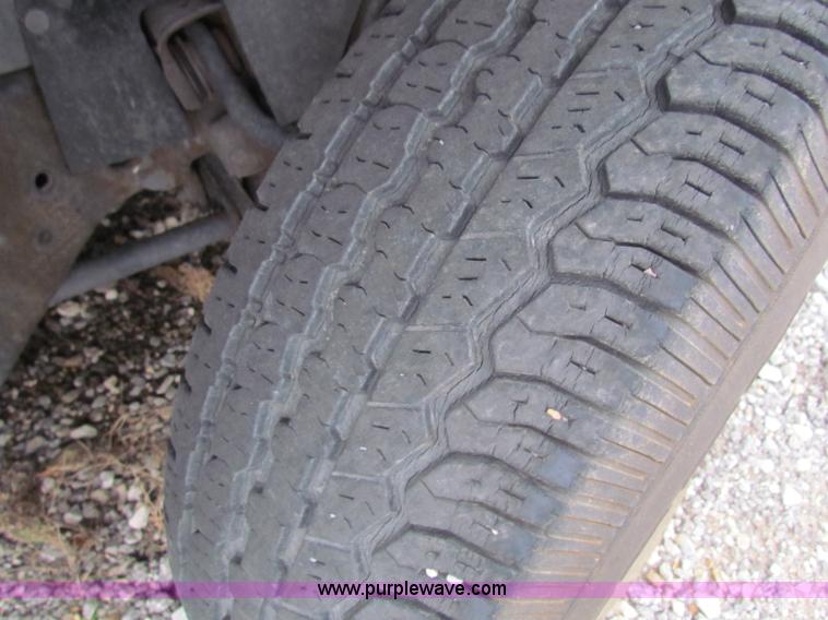 image for item E8271 1996 Chevrolet Suburban K1500 SUV