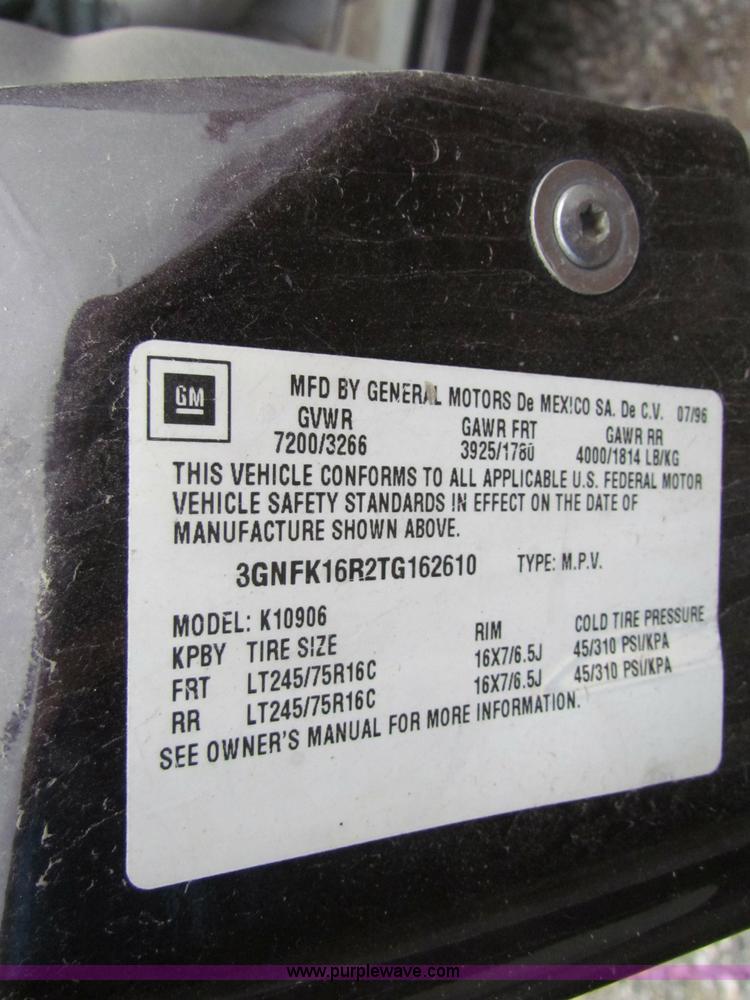 image for item E8271 1996 Chevrolet Suburban K1500 SUV