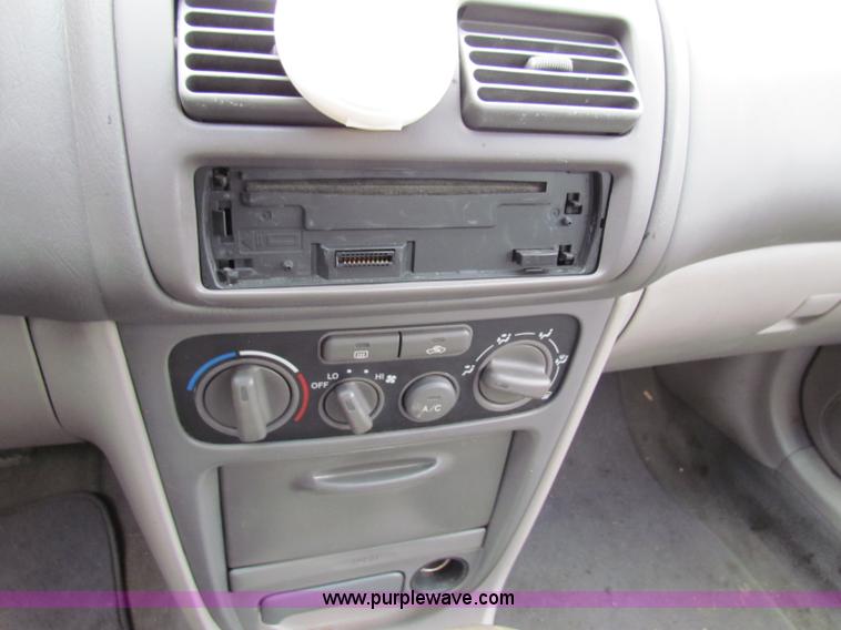 image for item E8274 2002 Toyota Corolla