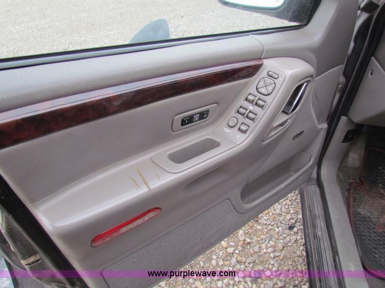 image for item E8277 2001 Jeep Grand Cherokee Limited SUV