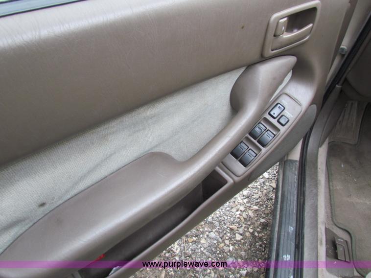 image for item E8278 1993 Toyota Camry LE