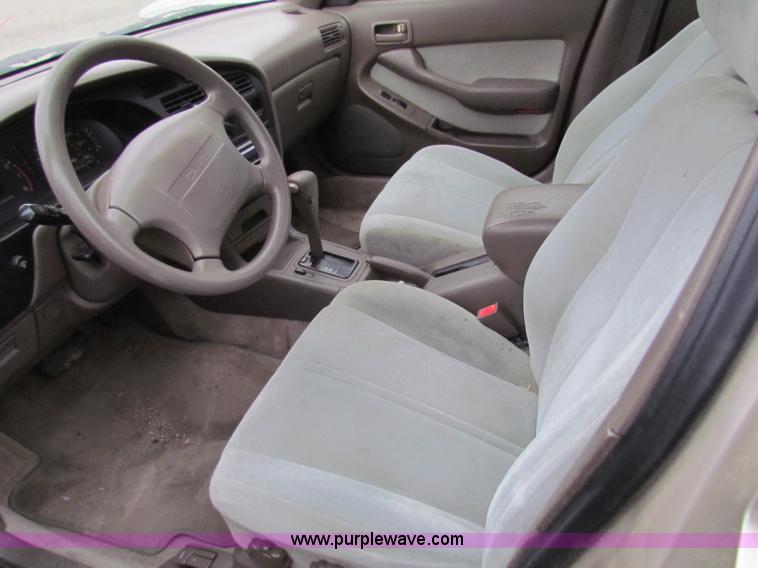 image for item E8278 1993 Toyota Camry LE