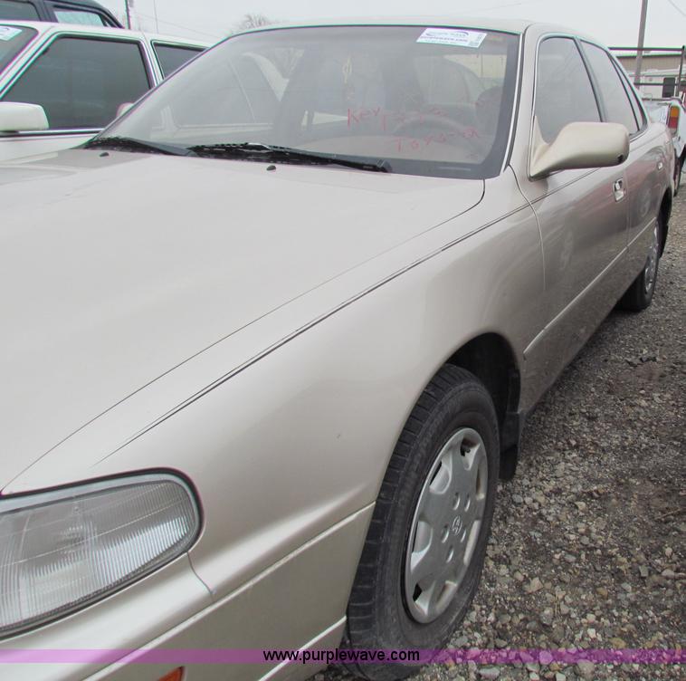 image for item E8278 1993 Toyota Camry LE