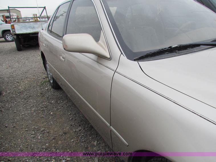 image for item E8278 1993 Toyota Camry LE