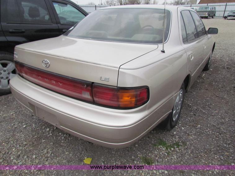 image for item E8278 1993 Toyota Camry LE