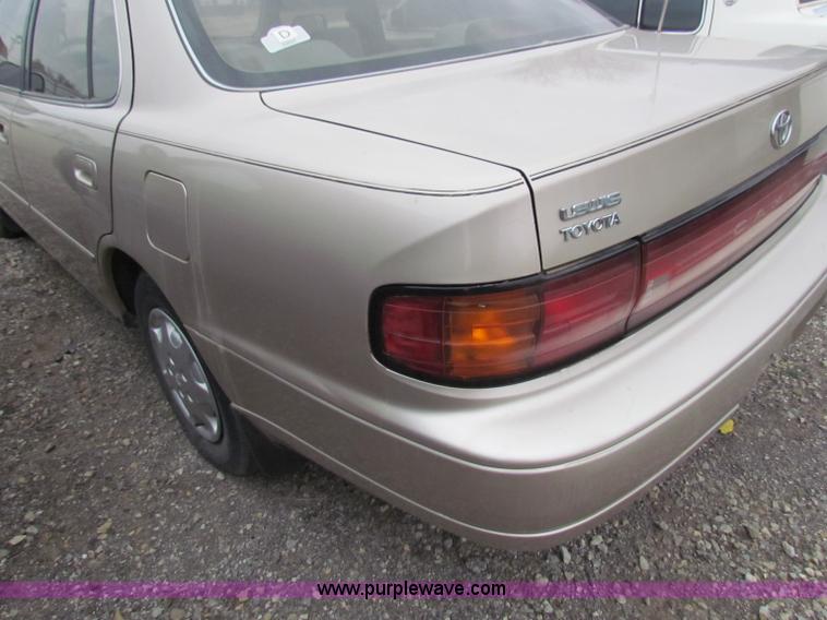 image for item E8278 1993 Toyota Camry LE
