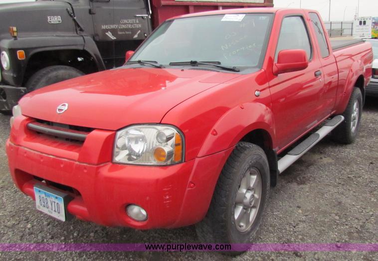 image for item E8282 2003 Nissan Frontier King Cab pickup truck