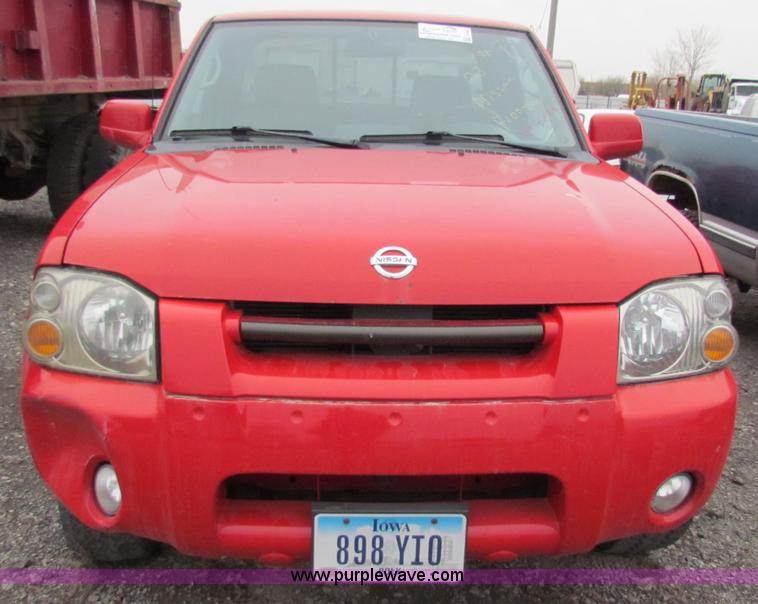 image for item E8282 2003 Nissan Frontier King Cab pickup truck