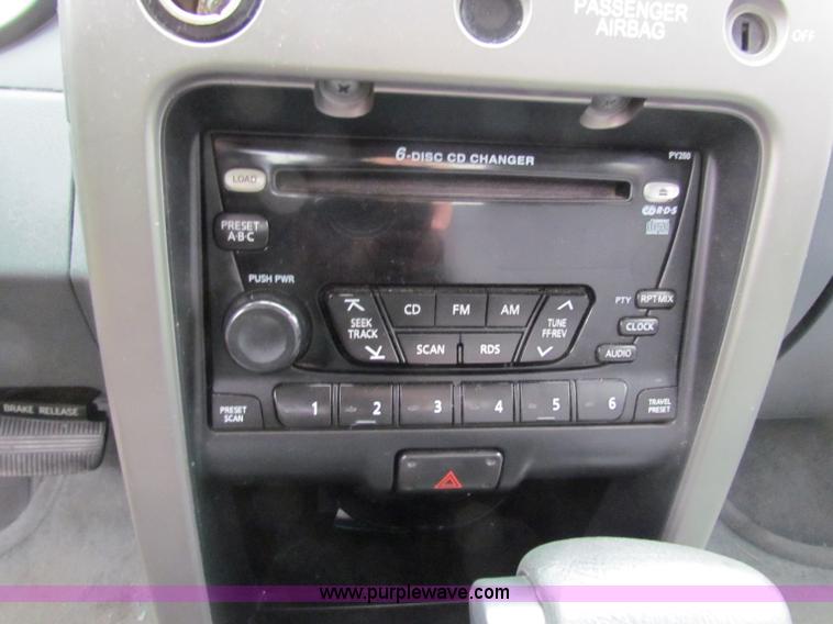 image for item E8282 2003 Nissan Frontier King Cab pickup truck