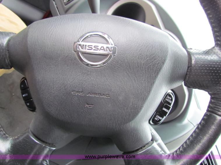 image for item E8282 2003 Nissan Frontier King Cab pickup truck