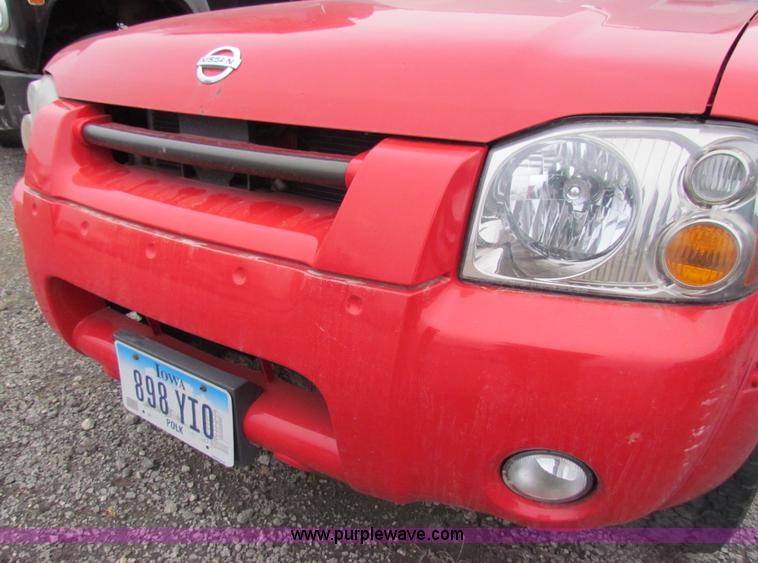 image for item E8282 2003 Nissan Frontier King Cab pickup truck