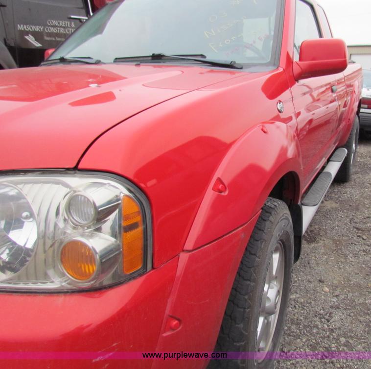 image for item E8282 2003 Nissan Frontier King Cab pickup truck