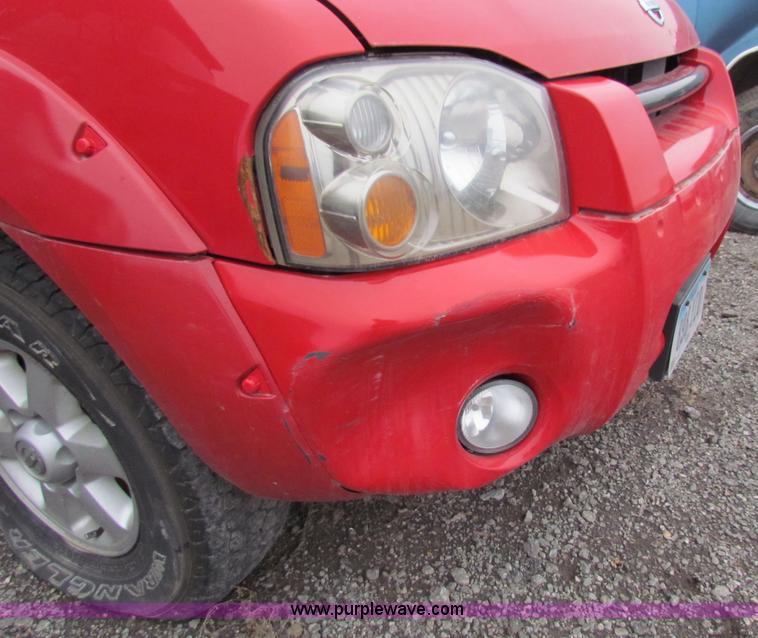 image for item E8282 2003 Nissan Frontier King Cab pickup truck