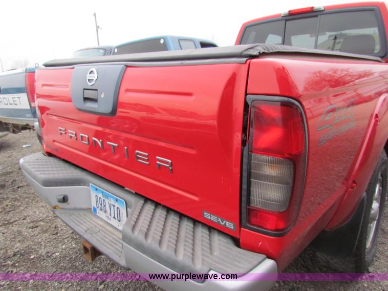 image for item E8282 2003 Nissan Frontier King Cab pickup truck