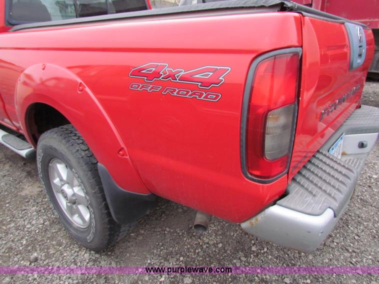 image for item E8282 2003 Nissan Frontier King Cab pickup truck