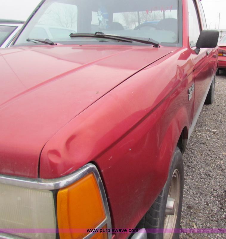 image for item E8288 1991 Ford Ranger SuperCab pickup truck