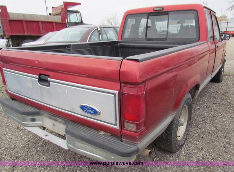image for item E8288 1991 Ford Ranger SuperCab pickup truck