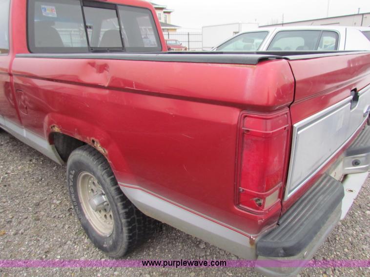 image for item E8288 1991 Ford Ranger SuperCab pickup truck
