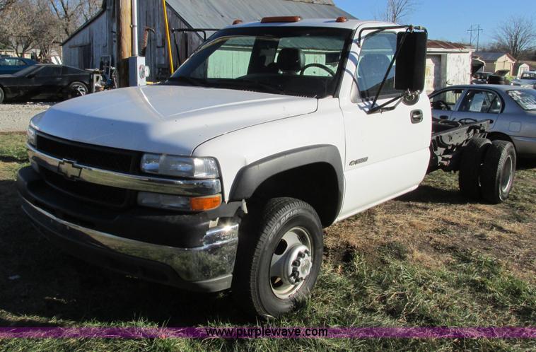 image for item F4123 2002 Chevrolet 3500 cab and chassis